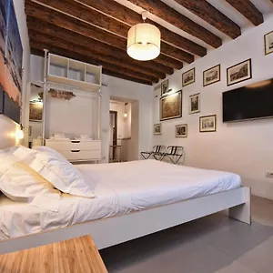 Lively Castello Comfort Private Bath & Privacy Venice